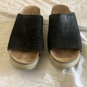 Slip on wedge FLY London black